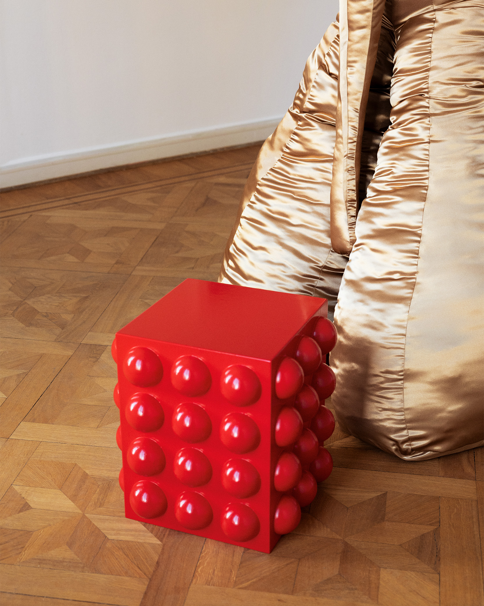 Balls stool red 1