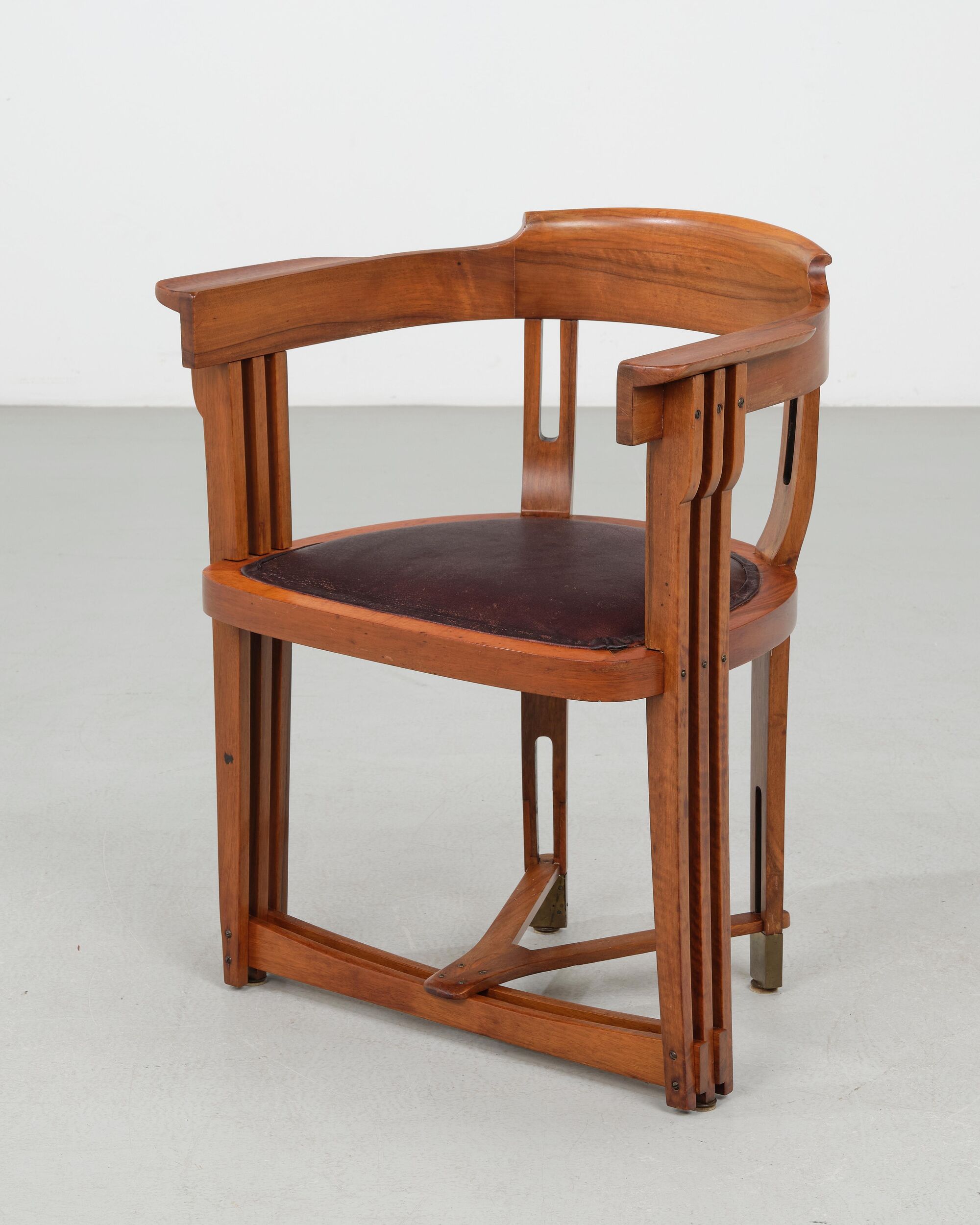 Innenkreis wooden armchair leather seat